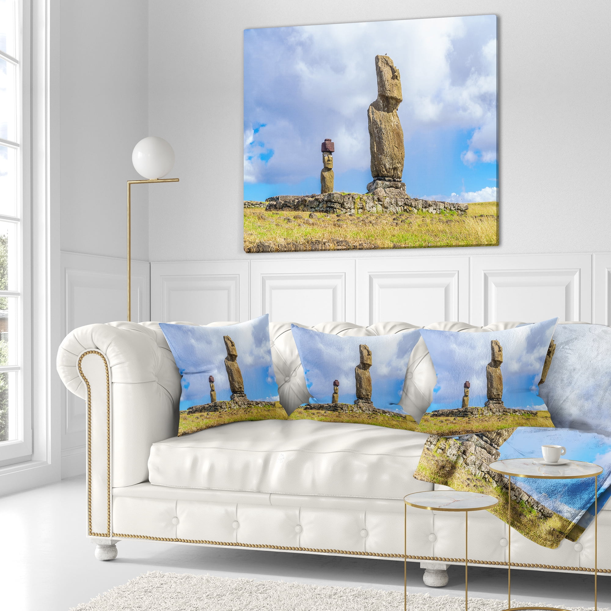 Designart Ahu Tahai and Ahu Ko Te Riku - Landscape Photo Throw Pillow - 18x18