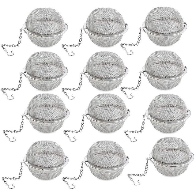 Infuseur de Boules de Thé, Filtre à Thé en Acier Inoxydable de Qualité 304, Présenté en Ensemble de 12. Chaque Infuseur Présente un design en Boule Maillée avec un Crochet et une Longue Chaîne pour une Fixation Facile aux Tasses à Thé Ou aux Casseroles. Idéal pour Infuser des Feuilles de Thé en Vrac et Facile à Nettoyer en Rincant à l'Eau. Ne Convient Pas au Thé Moulu.