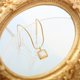 thumbnail image 5 of Collar con colgante de concha blanca cuadrada de estilo frío, joyería de cadena de serpiente redonda de acero de titanio con diseño de nicho, dorado, 5 of 5