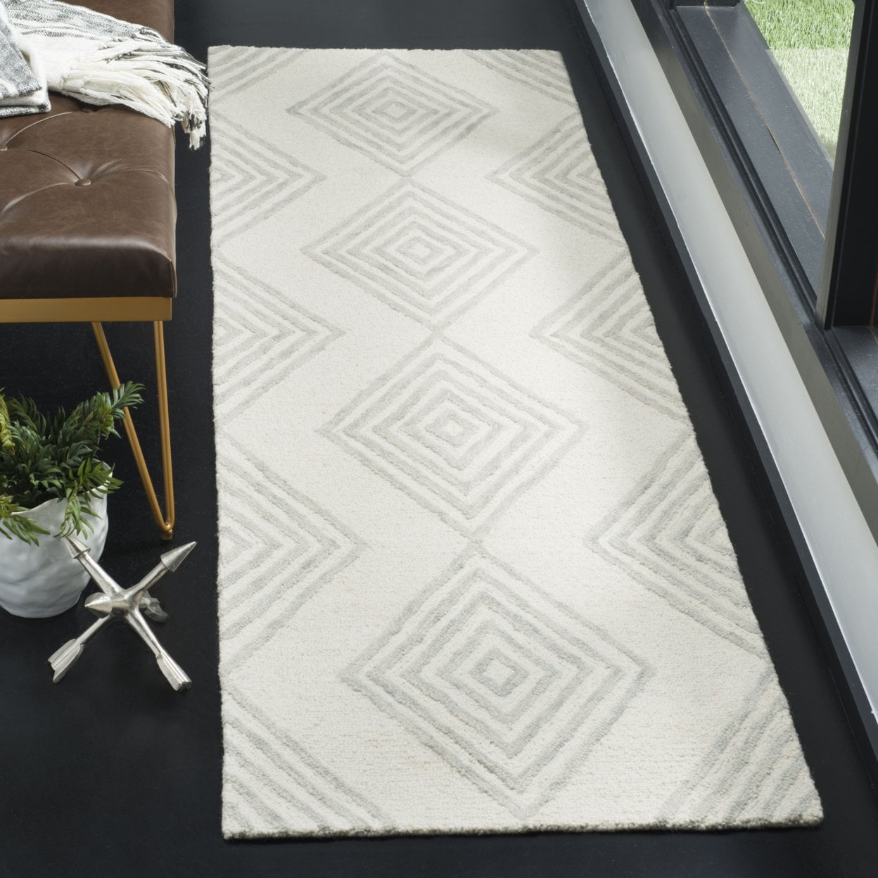 SAFAVIEH Blossom Winston Geometric Wool Area Rug, Ivory/Silver, 4' x 6'