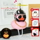 thumbnail image 4 of Adornos para coche con forma de pato rosa, decoración para salpicadero de coche, gafas geniales, casco con hélice, cadena dorada, 4 of 10