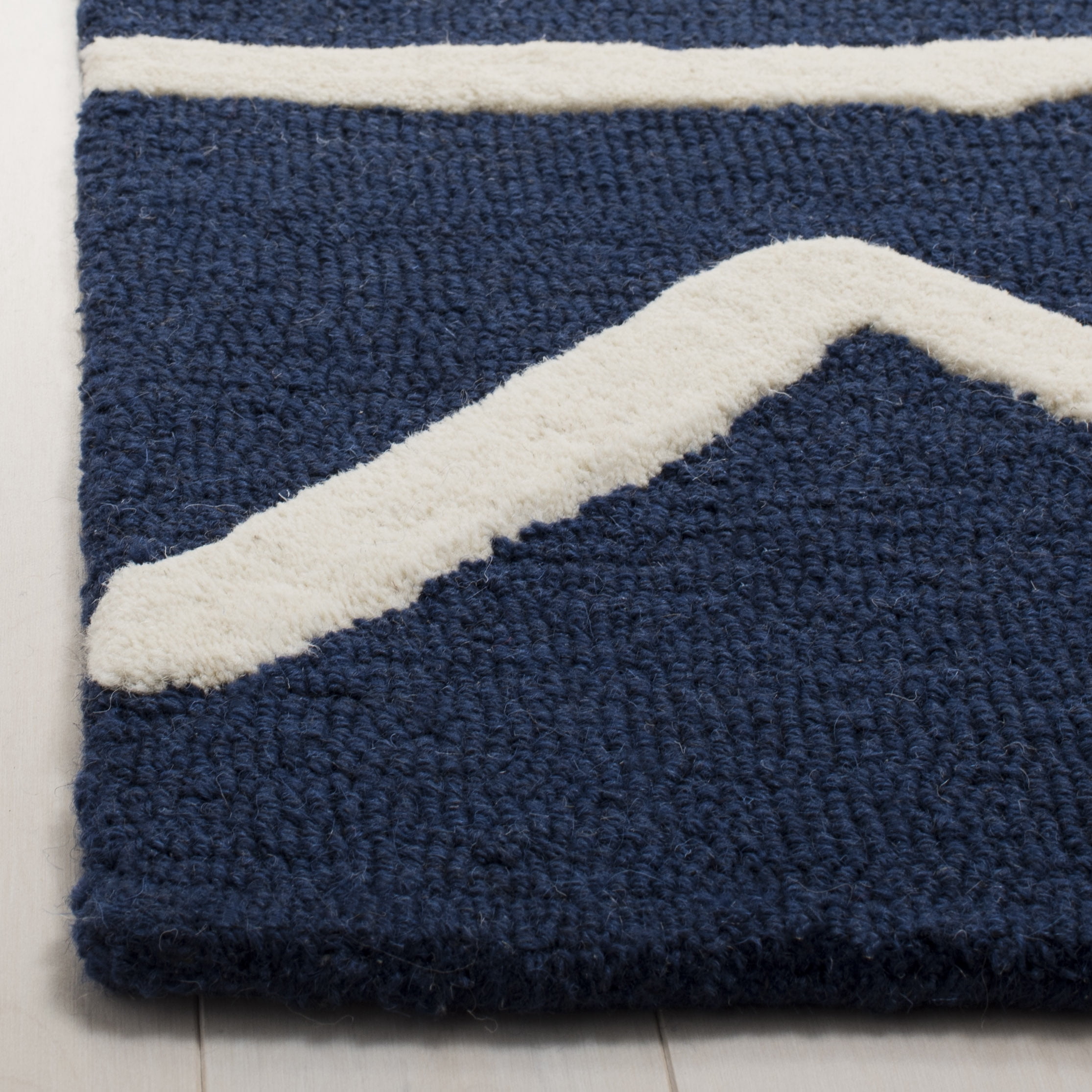 SAFAVIEH Kids Zigzag Striped Wool Area Rug, Navy/Ivory, 4' x 6'