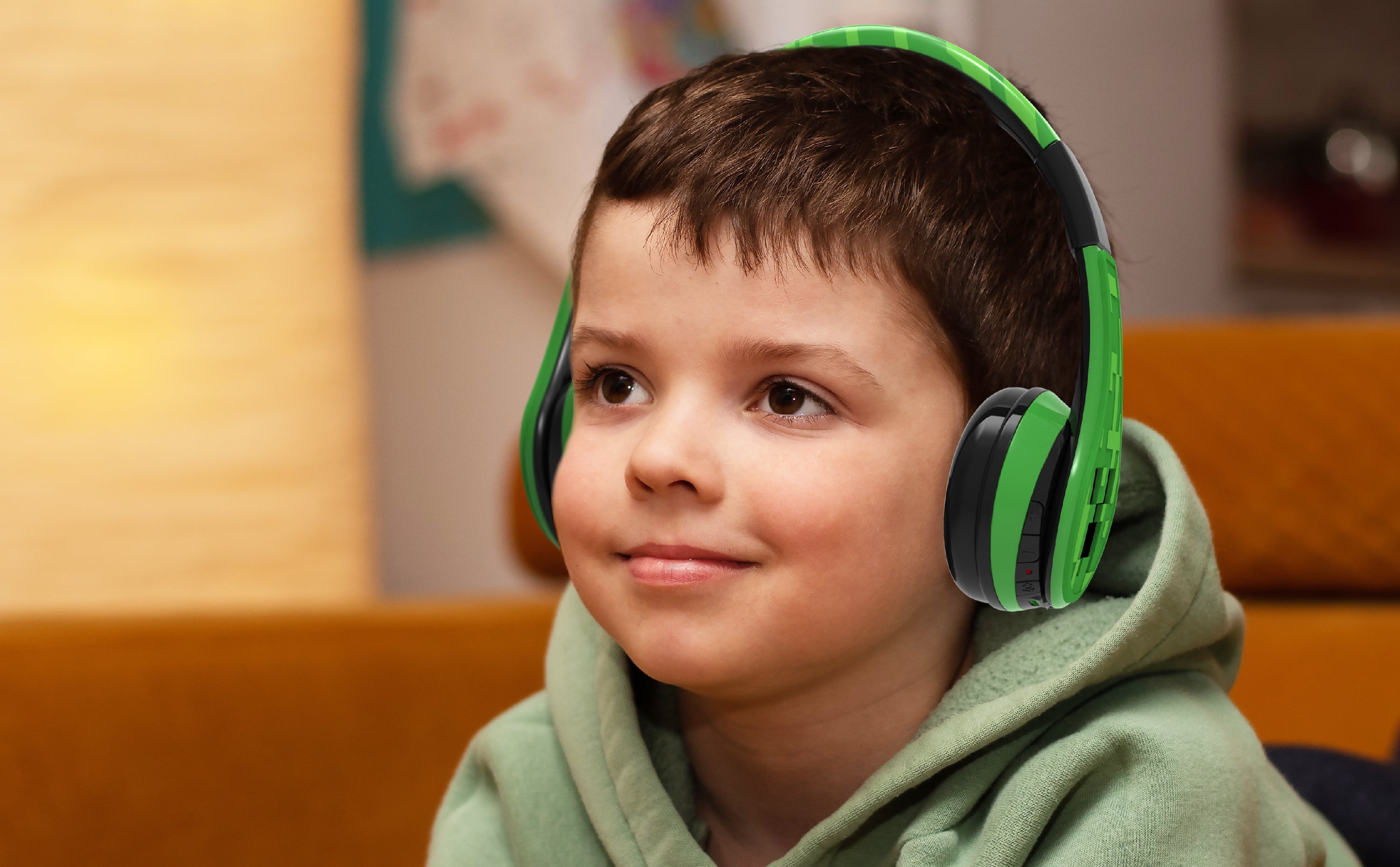 eKids Minecraft Kids Bluetooth Headphones, Wireless Headphones with Microphone Includes Aux Cord
