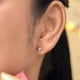 thumbnail image 4 of Pendientes de Botón Solitario JeenMata 4 Puntas con Diamantes Redondos de 0,33 Quilates Chapado en Oro Blanco de 18 K sobre Plata, 4 of 5