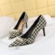 thumbnail image 4 of Zapatos de tacón fino para mujer, de tela a cuadros, con punta puntiaguda y cadena de metal, de lujo, de tacón medio, sexys, 4 of 5