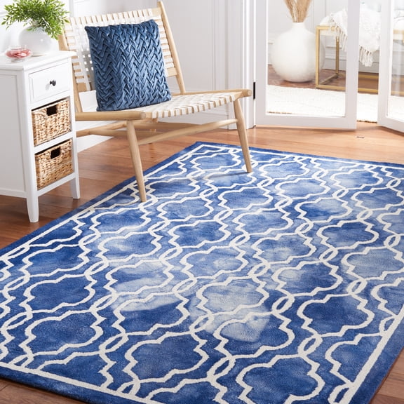 SAFAVIEH Dip Dye Leighton Faded Geometric Wool Area Rug, Navy/Ivory, 4' x 6'