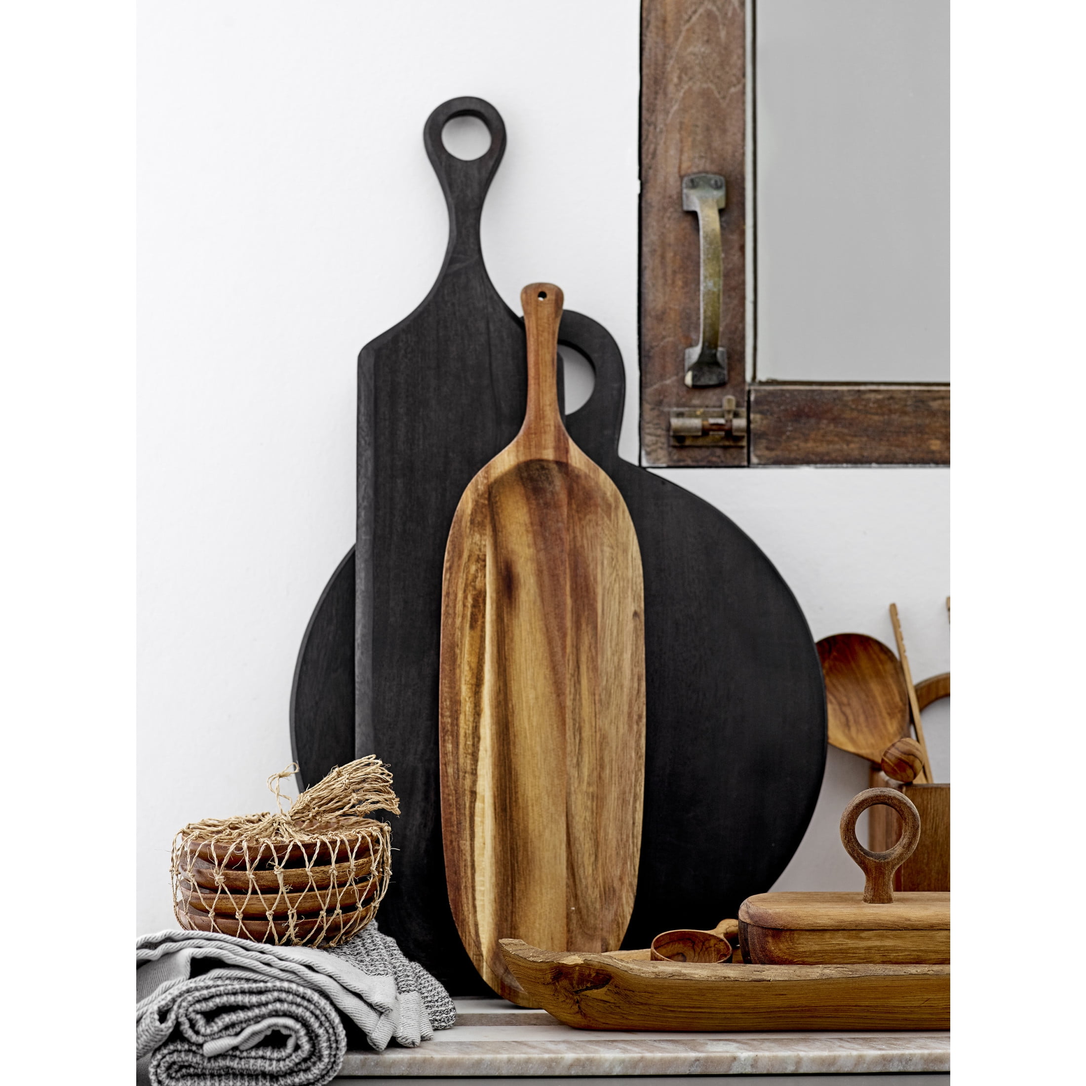 Bloomingville Round Acacia Wood Cheese and Cutting Board with Circle Handle, Black