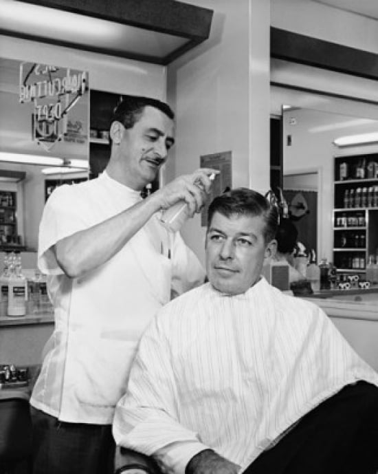 Barber Spraying Hai