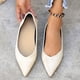 thumbnail image 4 of Zapatos Casuales de Negocios de las Mujeres Punteado Pie Plana Mochilas, Tacones Blancos Punteados Inspirados en Cuero Patente Deslizamiento Ons, 4 of 9