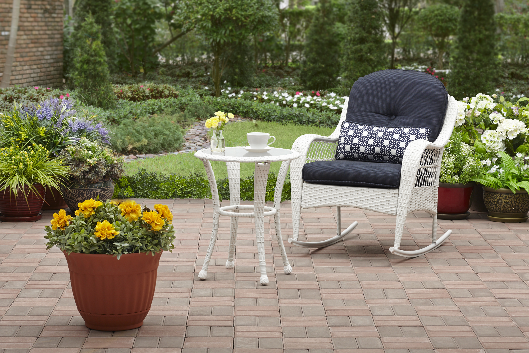 Better Homes and Gardens Azalea Ridge Outdoor Side Table, White - image 4 of 5