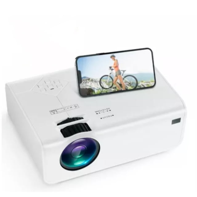 proyector full hd 1080p compatible con 4k,portátil,wifi pamolo hogar Proyector portátil blanco en vista frontal 3/4 con lente circular y diales de ajuste, teléfono apoyado mostrando video; resolución nativa 1080p, tamaño de proyección 30-200 pulgadas, interfaces HDMI/USB/AV/3.5 mm y ventilación para disipación de calor, adecuado para cine en casa, juegos y presentaciones.