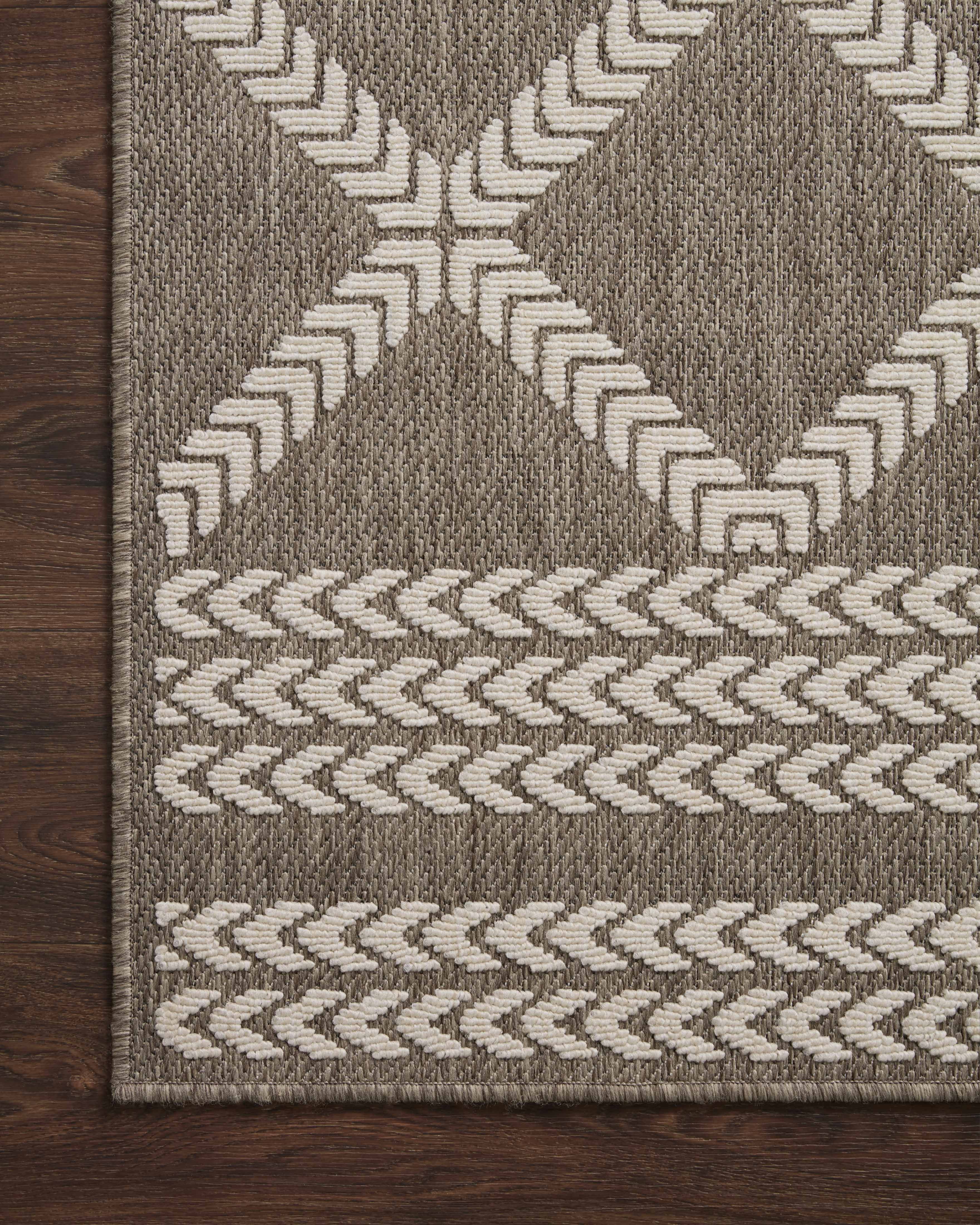 Indoor Outdoor Loloi Rainier Natural / Ivory 2'-2" x 3'-9" Accent Rug