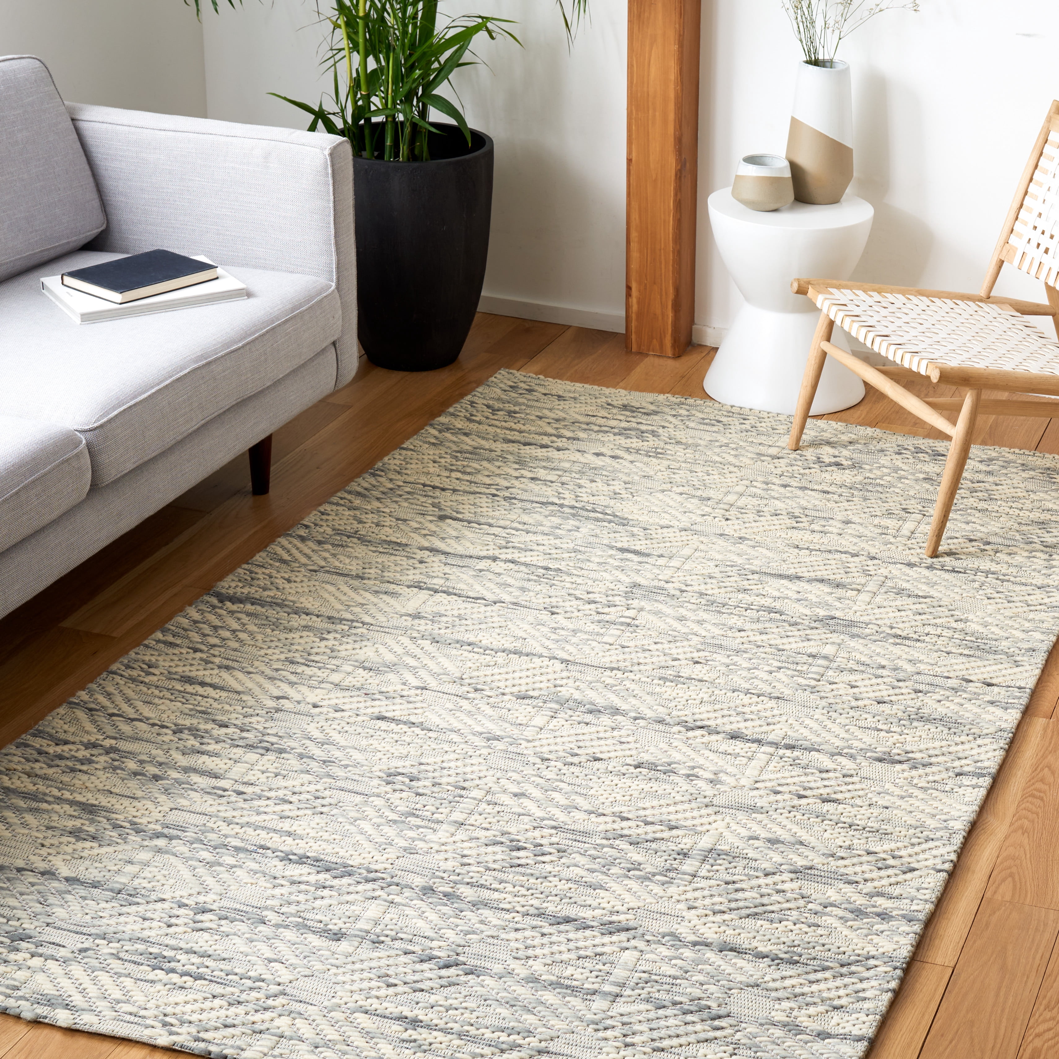 SAFAVIEH Marbella Rhonda Diamond Area Rug, Dark Grey/Beige, 6' x 9'