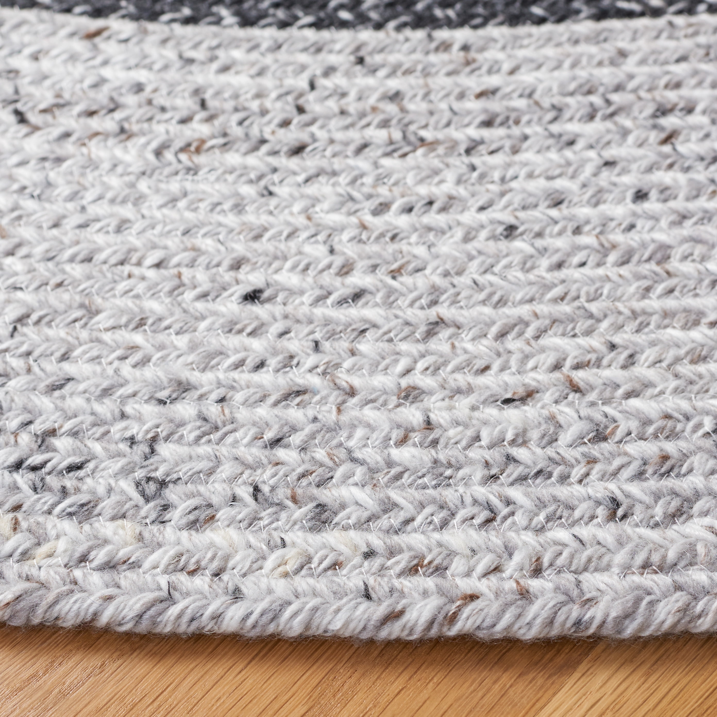SAFAVIEH Braided Celinda Solid Polyester Reversible Area Rug, Black/Light Gray, 3' x 3' Round