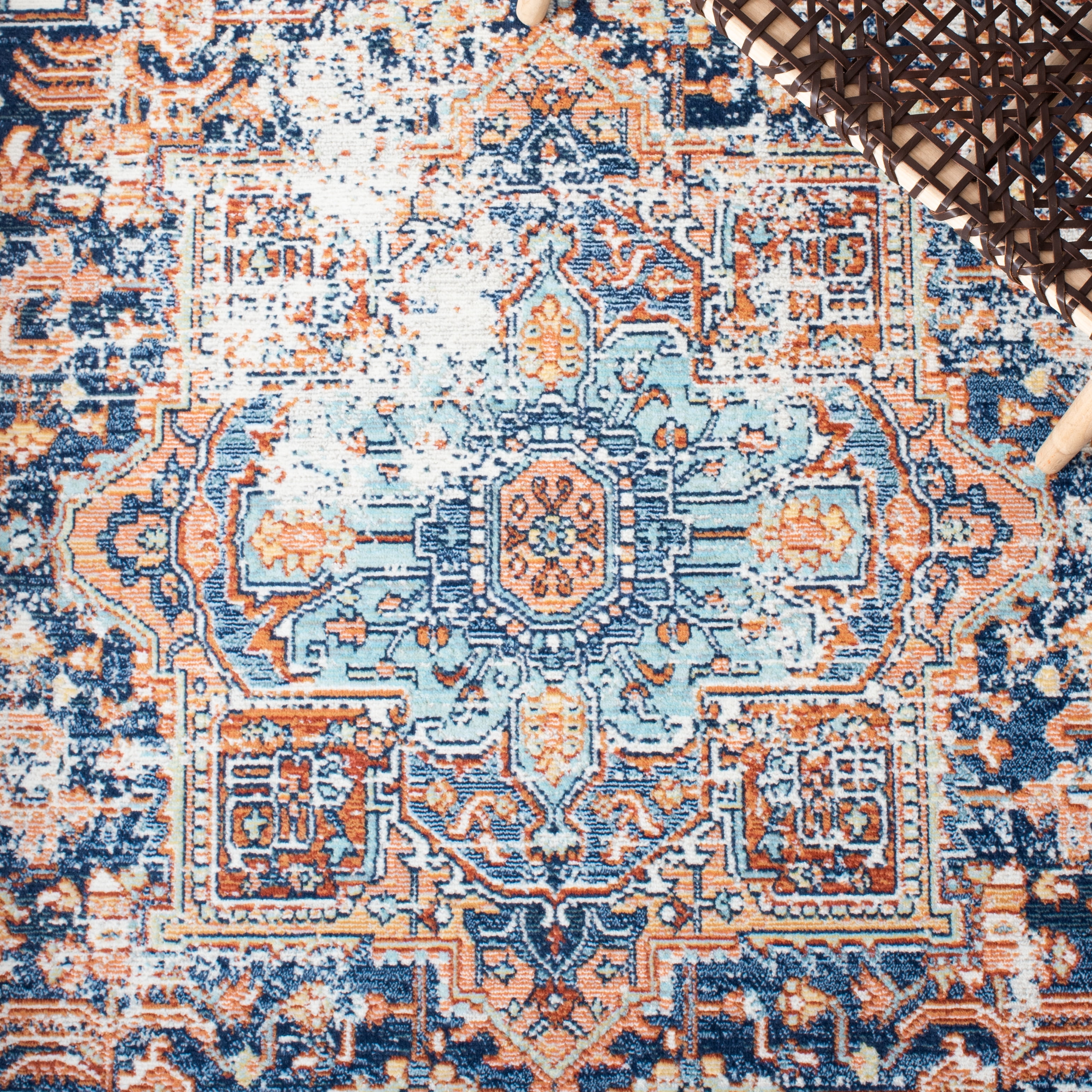 SAFAVIEH Aria Gligor Oriental Area Rug, Navy/Rust, 5'3" x 7'7"