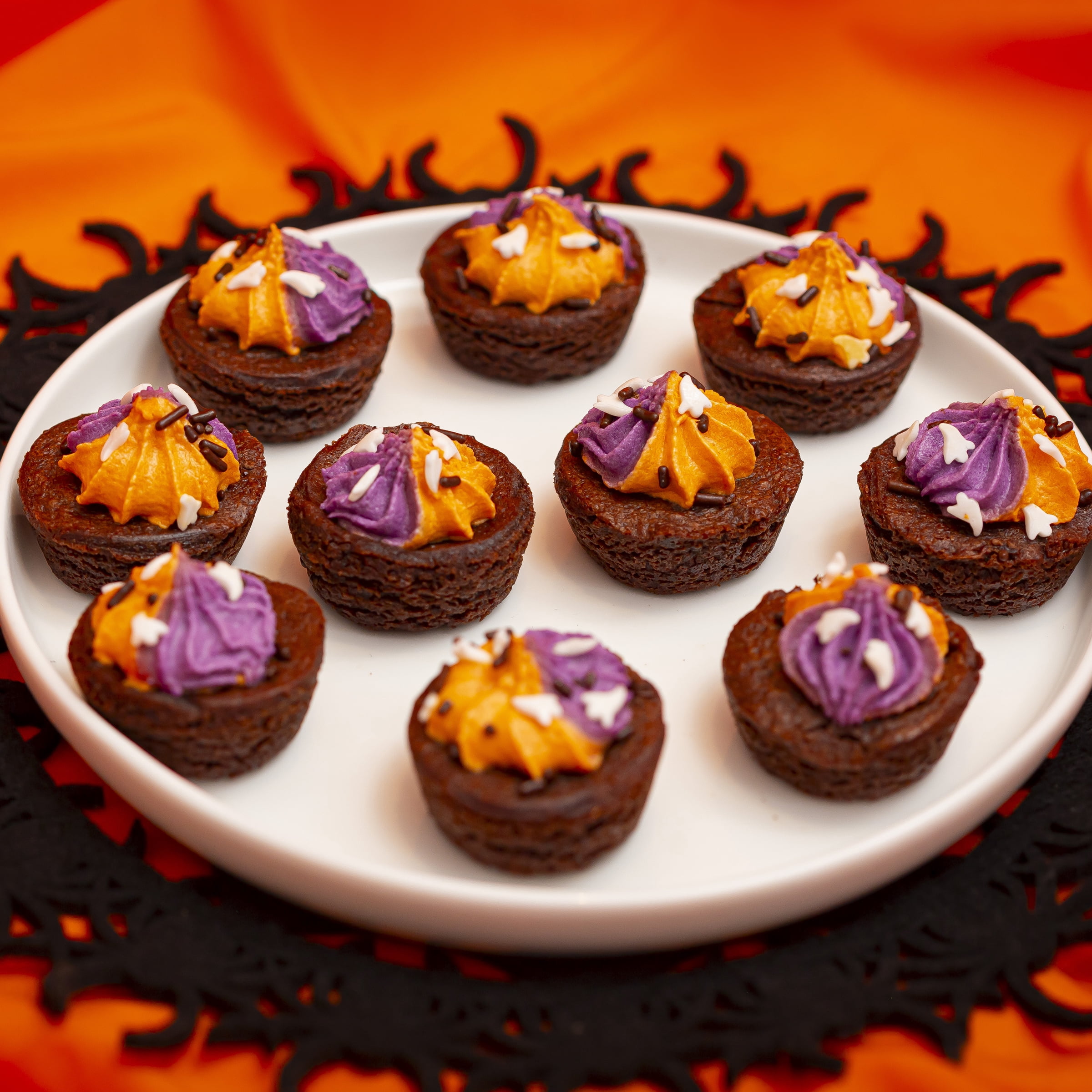 Freshness Guaranteed Halloween Iced Brownie Bites, 14.1 oz, 16 Count (Bakery Fresh, Sweet Dessert)