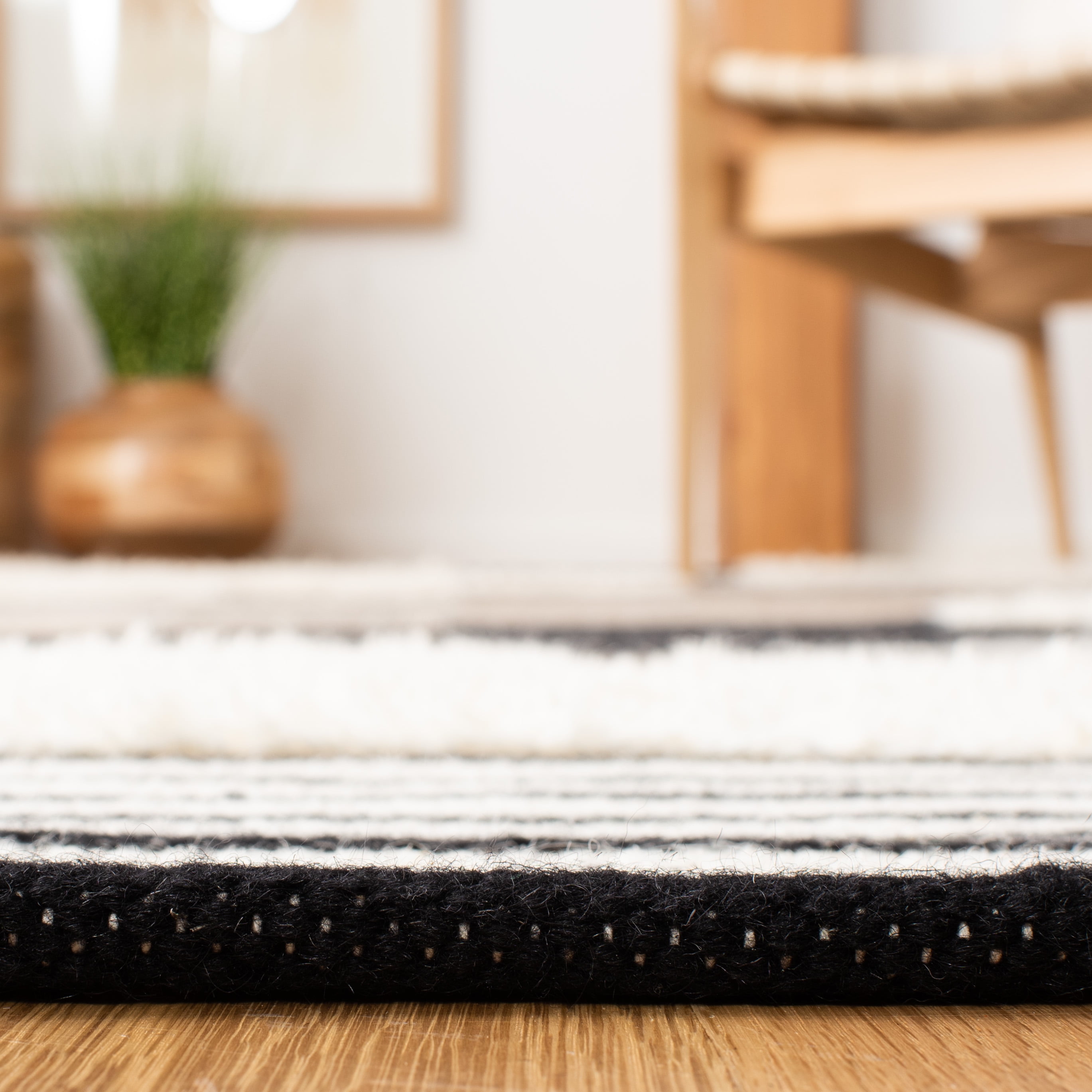 SAFAVIEH Kenya Comhgham Geometric Runner Rug, Black/Ivory, 2'3" x 18'