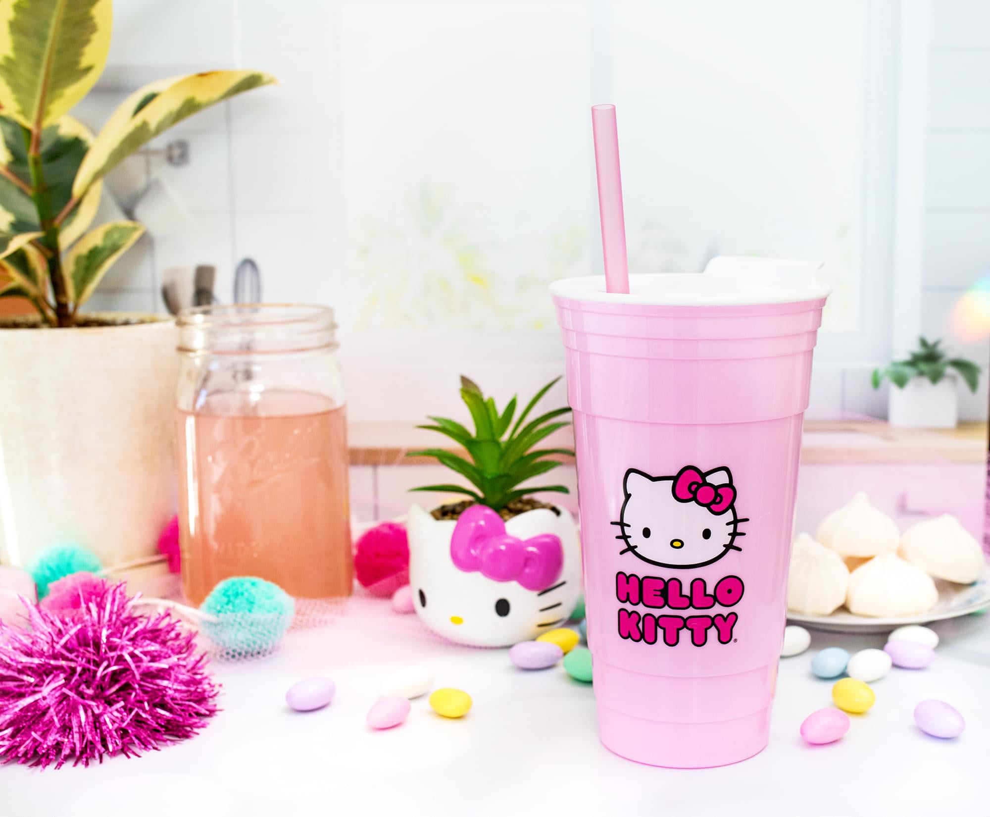 NWT Sanrio Hello Kitty Pink Plastic Travel Tumbler w/ Lid Straw 32oz