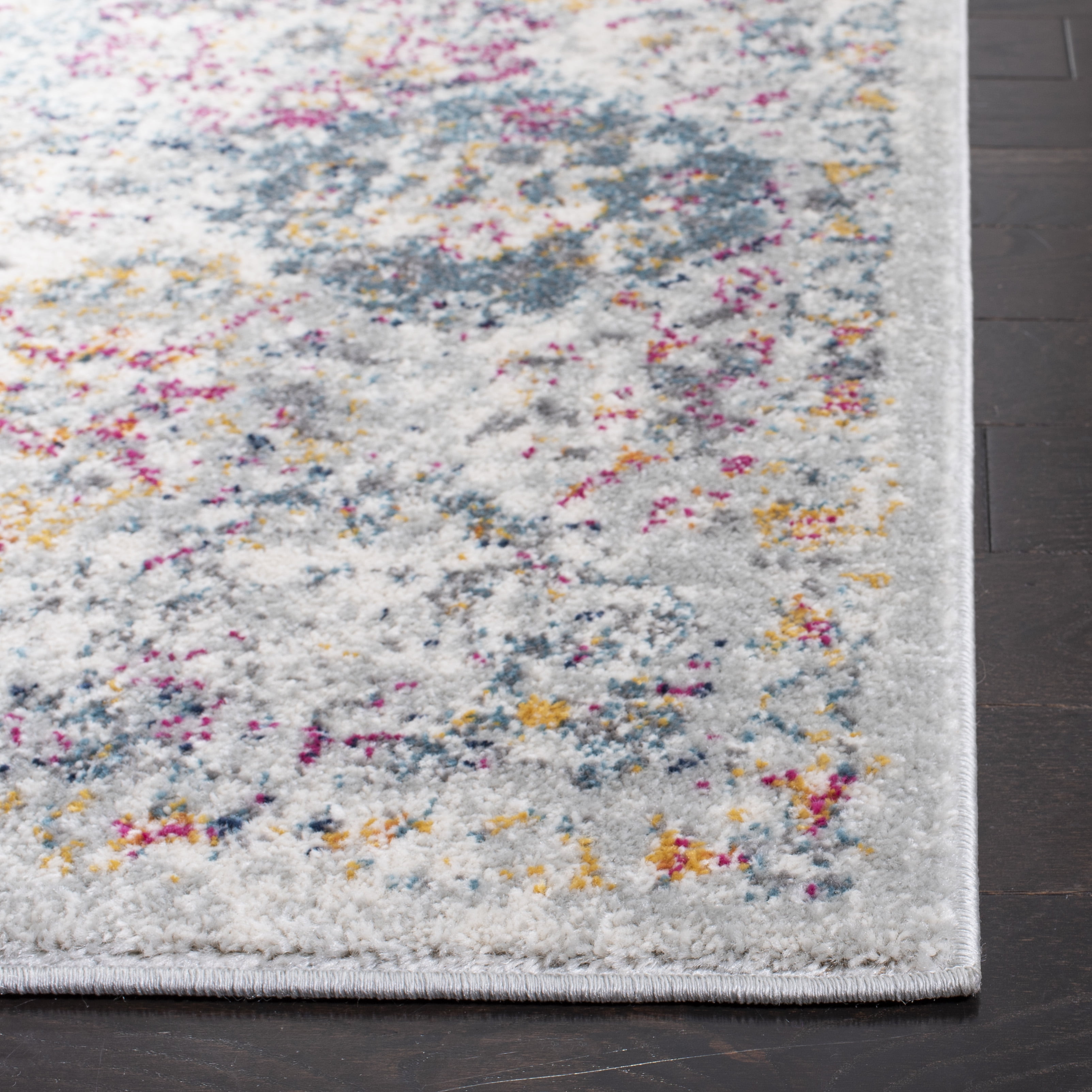 SAFAVIEH Madison Judith Geometric Runner Rug, Grey/Gold, 2'3" x 22' - Transitional Modern Design, Grey & Gold, Non-Shedding & Easy Cleaning, Ideal for Living Room, Bedroom, Dining Space, Entryway, Ha