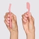 thumbnail image 3 of Set de maquinillas de afeitar para uso facial Tweezerman Tea Rose Prep and Plane, 3 of 6