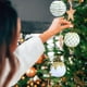 thumbnail image 4 of Juego de Doce Bolas Navideñas Flocadas de 8 Cm para Colgar, de Plástico Brillante, para Árbol de Navidad., 4 of 7