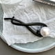 thumbnail image 1 of onlyliua Liquidación Ofertas Del Día Ofertas Prime Pinza para El Pelo con Forma de Perla de Gran Sentido, Nueva y Elegante Pinza para El Pelo con Giros En La Parte Posterior de La Cabeza, Tocado con, 1 of 1