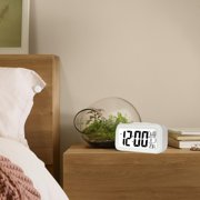 LINLIN Alarm Clock, Electronic Digital Morning Clock with Smart Backlight, Snooze Function,Calendar and Temperature LED Alarm Clock
