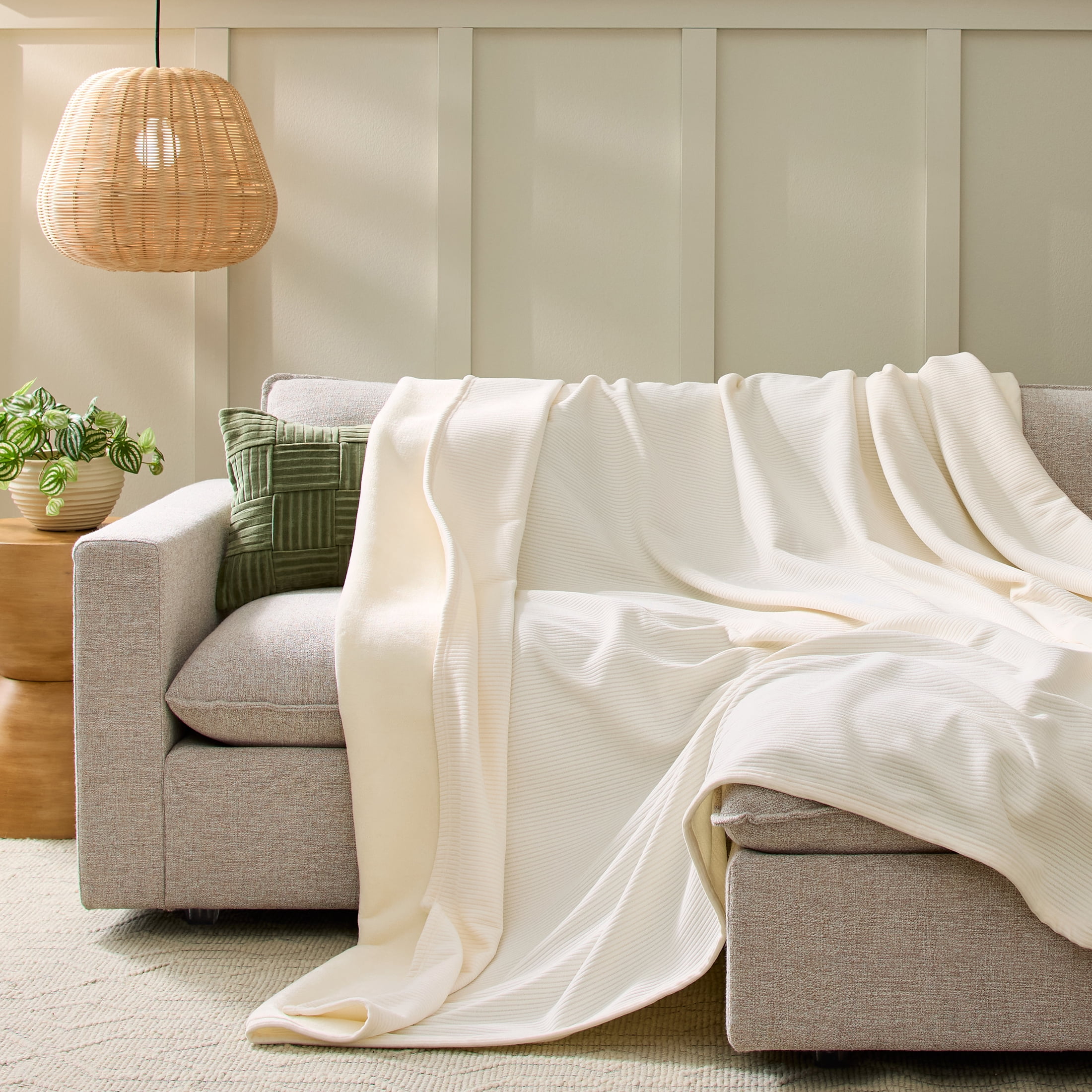 Better Homes & Gardens Chenille Reverse to Plush Bed Blanket, Vanilla Dream, King, 108 in x 92 in