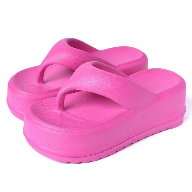 Chanclas de suela gruesa para mujer de nuevo estilo en verano de 2024, sandalias exteriores de suela blanda, zapatos de playa de tacón alto casuales y cómodos