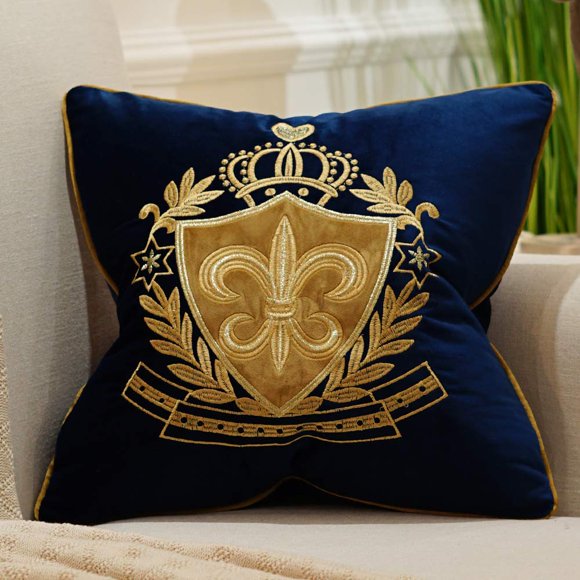 Avigers Housse de Coussin en Velours 20 x 20 Pouces avec Broderie de Bouclier, Taie d'Oreiller Européenne de Luxe, Taie Décorative pour la Maison pour Sofa, Chaise, Chambre, Coussin Décoratif Bleu Marine