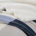 thumbnail image 3 of Manta PU MEI Sherpa reversible de franela tamaño king, 3 of 6