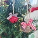 thumbnail image 4 of Juego De Campanas De Navidad Con Cintas Rojas Y De Café Campanas Colgantes De 3 Colores Para El Árbol De Navidad Hermosa Decoración Colgante Pintada Para El Festival De Navidad Serendint HA014949-00, 4 of 7