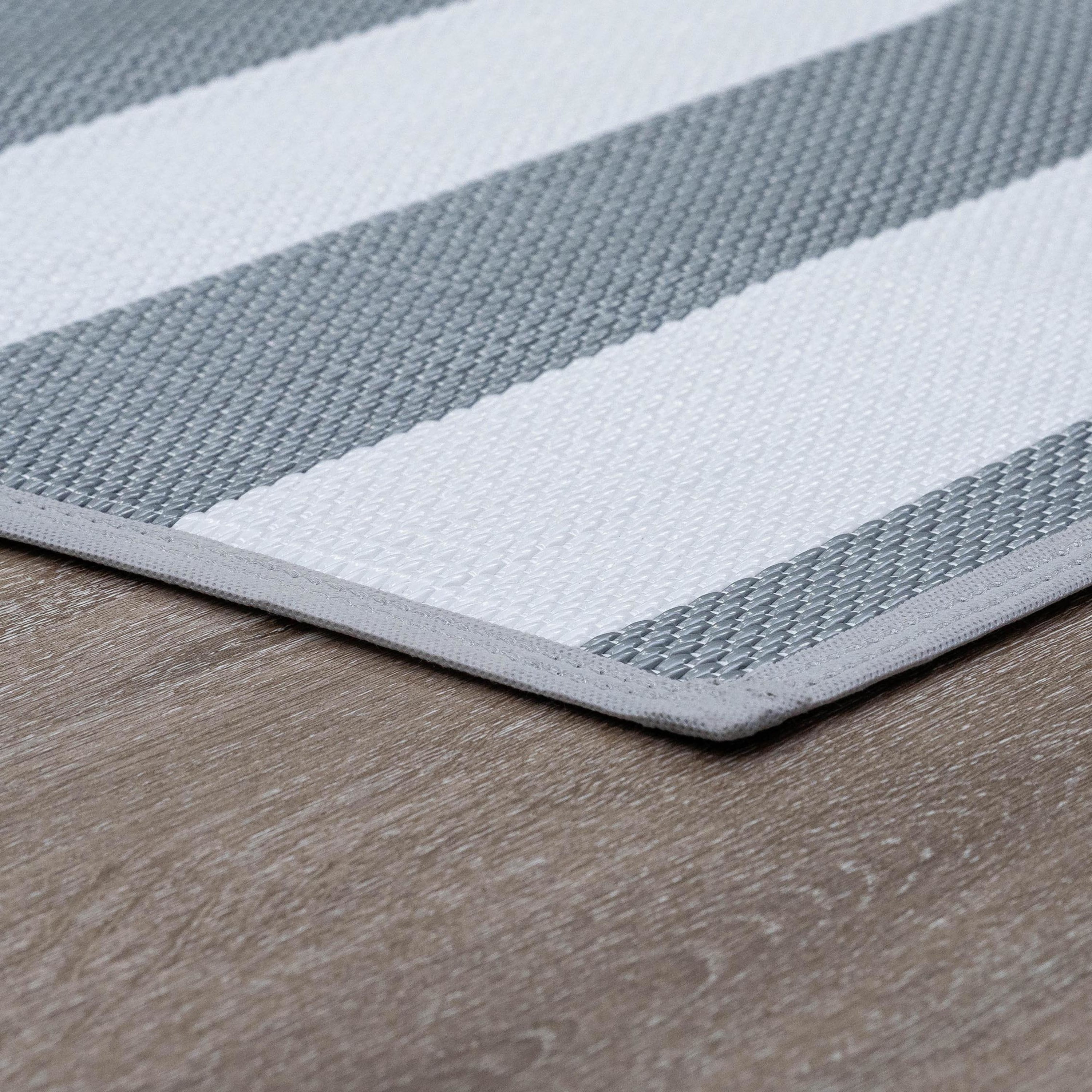 Luna Contemporary Stripe Gray and White Polypropylene Reversible Plastic Straw Outdoor Area Rug, 4' x 5'11'' Rectangle