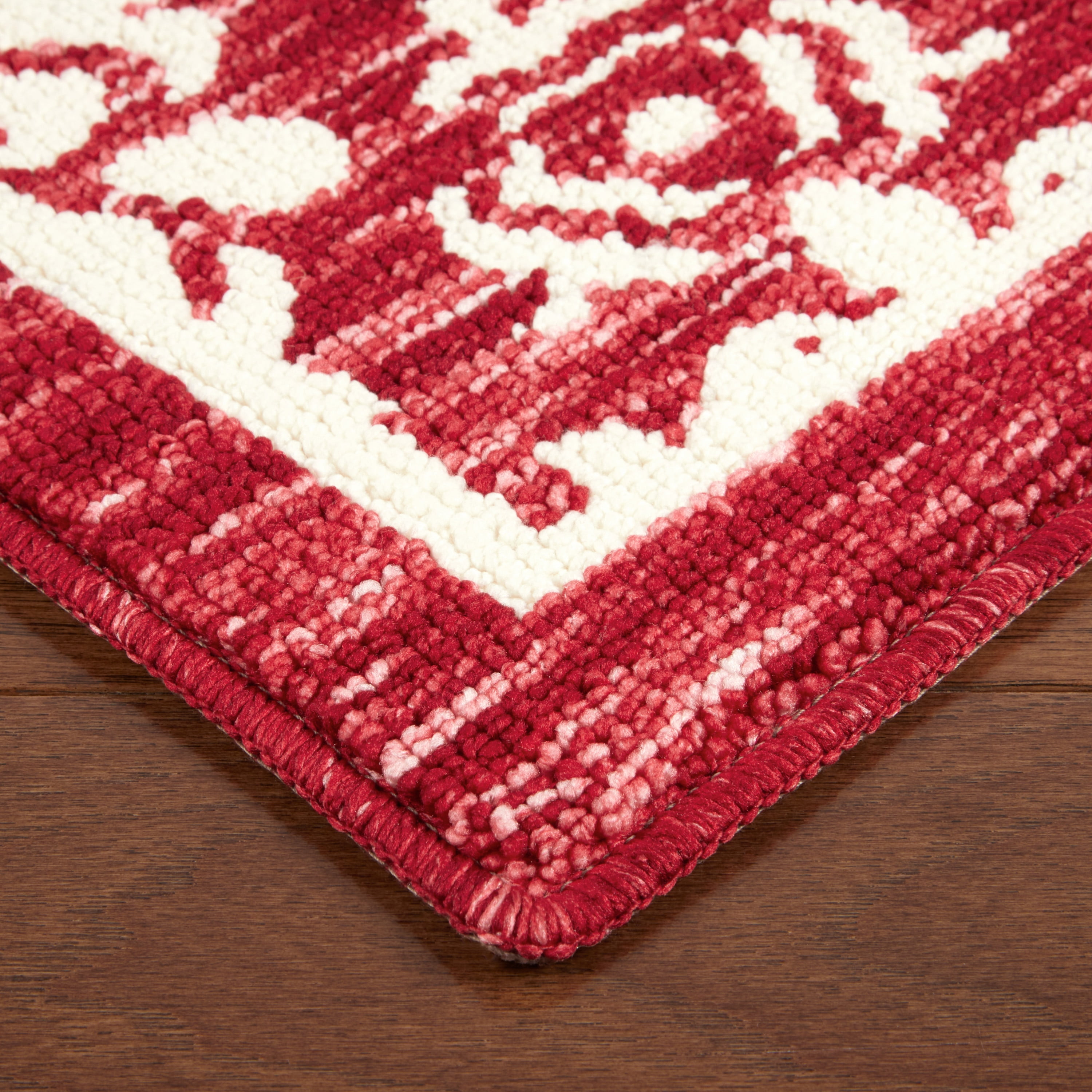 TOWN & COUNTRY EVERYDAY Walker Damask Medallion Everwash® Washable Multi-Use Decorative Rug with Non-Slip Backing, Red, 24"x72"