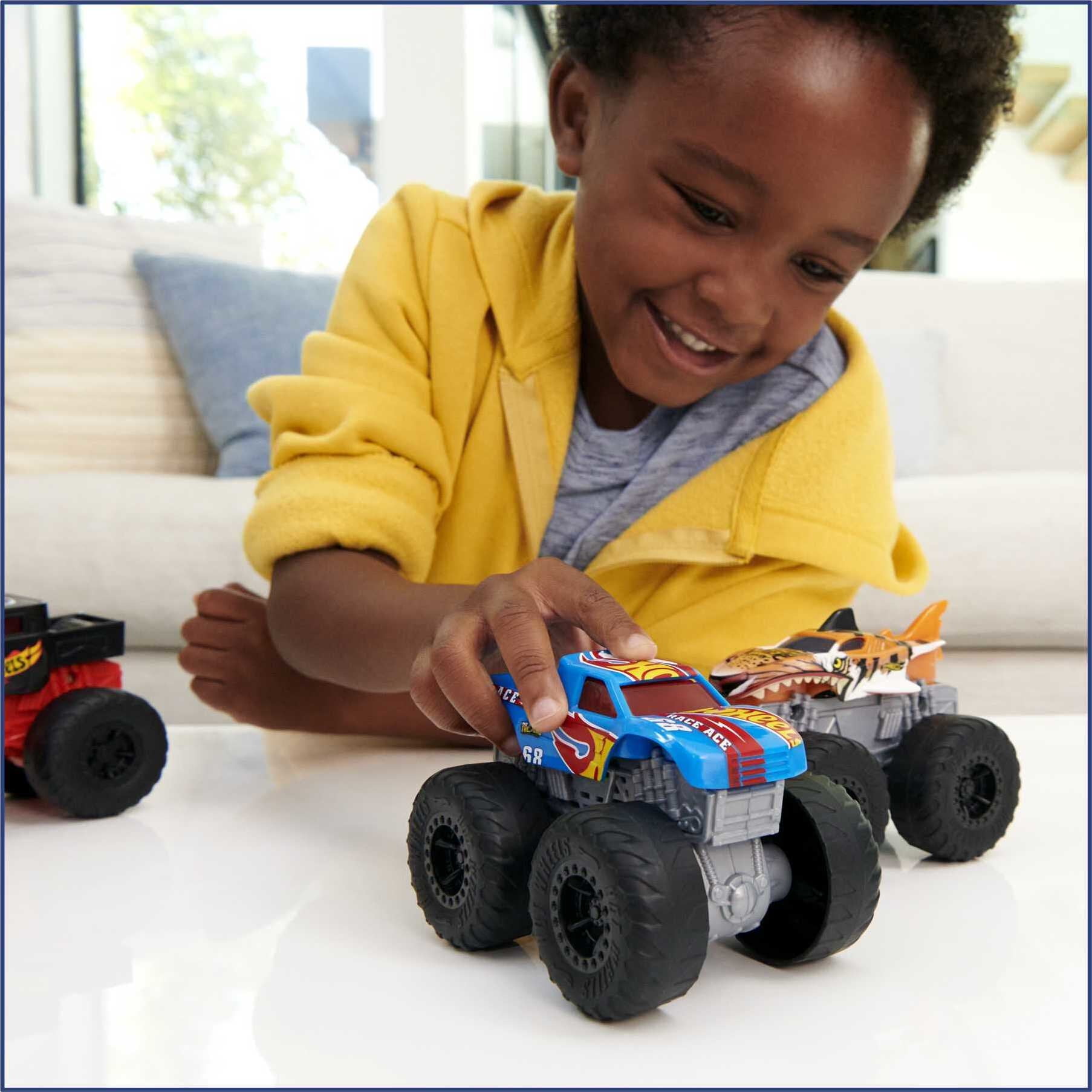 Hot Wheels Monster Trucks Roarin' Wreckers, 1:43 Scale Bone Shaker Toy Truck with Lights & Sounds