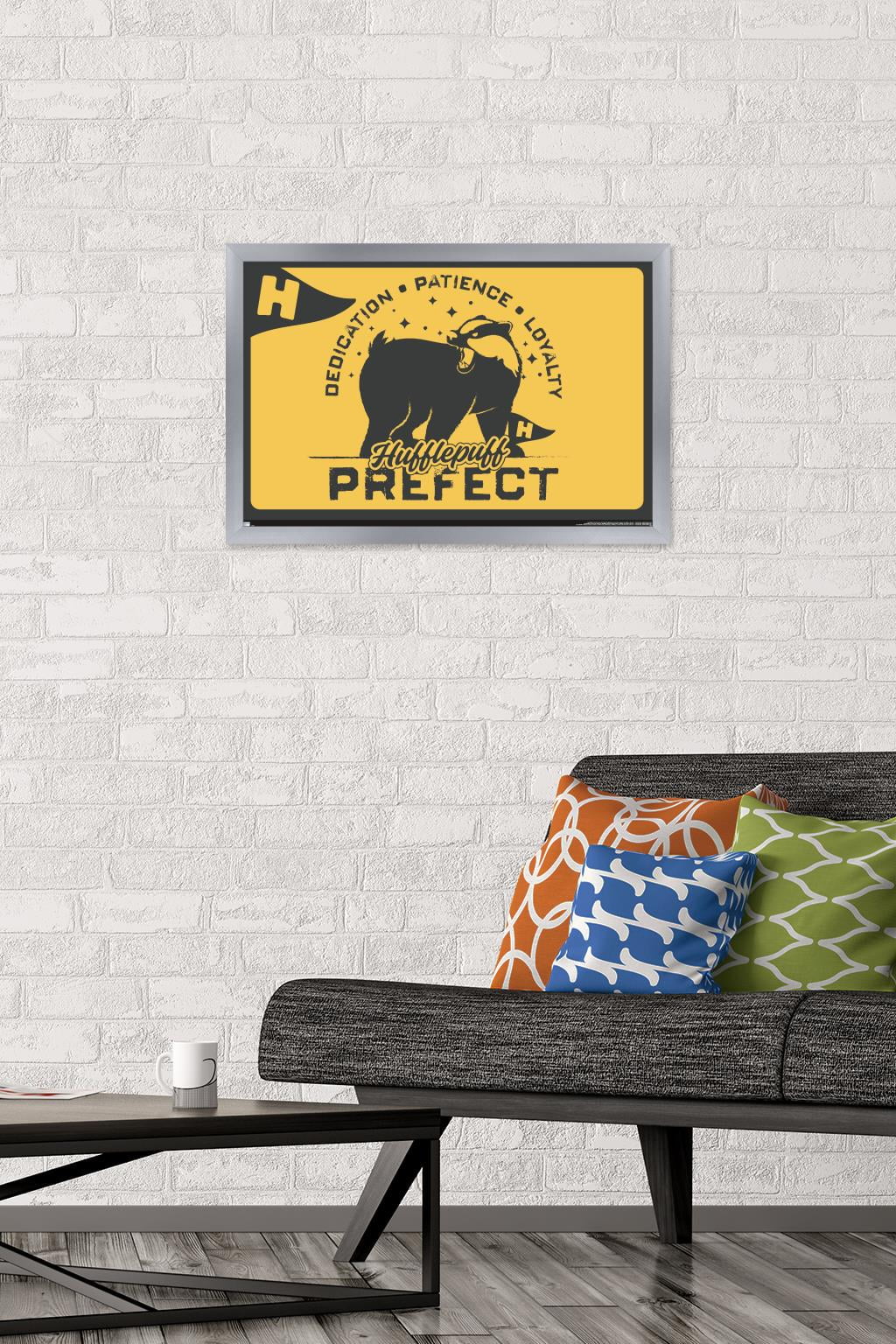 The Wizarding World: Harry Potter - Hufflepuff Clubhouse Crest Wall Poster, 14.725" x 22.375" Framed