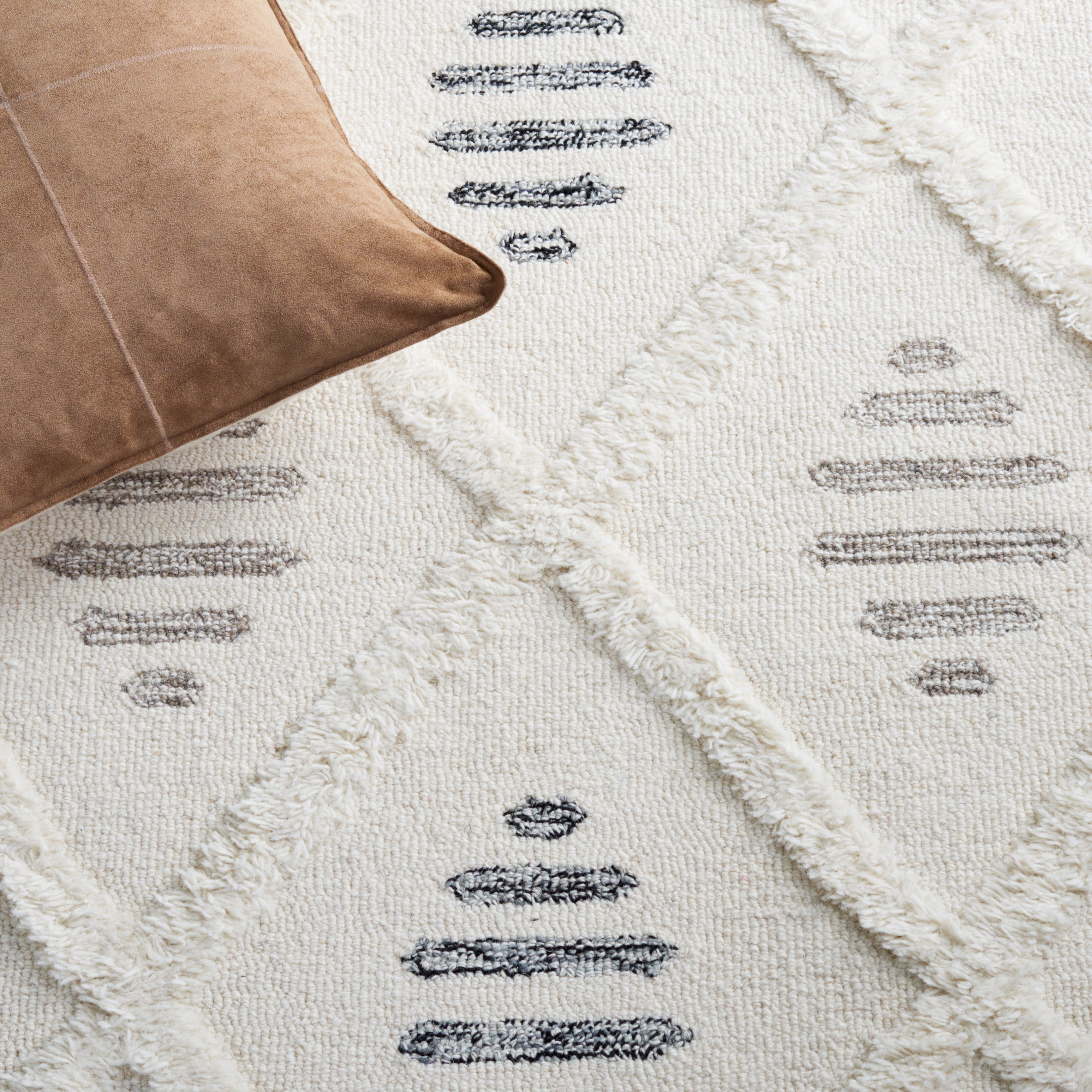 SAFAVIEH Casablanca Gabriel Medallion Area Rug, Ivory/Black, 8' x 10'