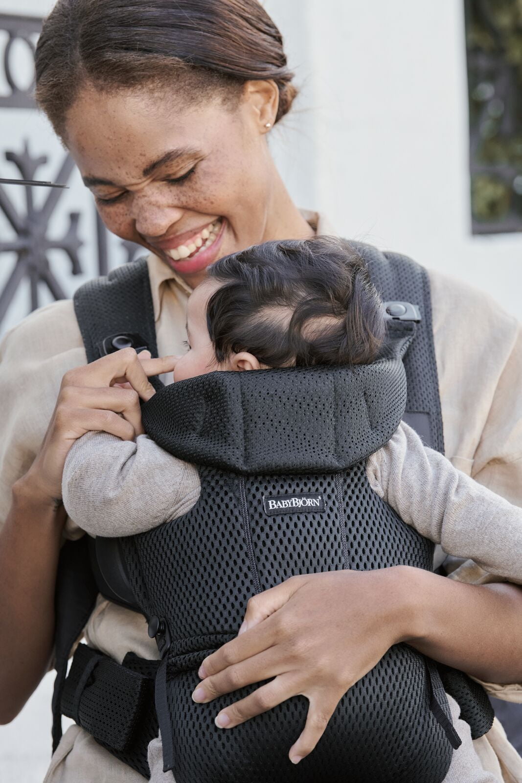 BabyBjorn Baby Carrier Free, 3D Mesh, Grey beige