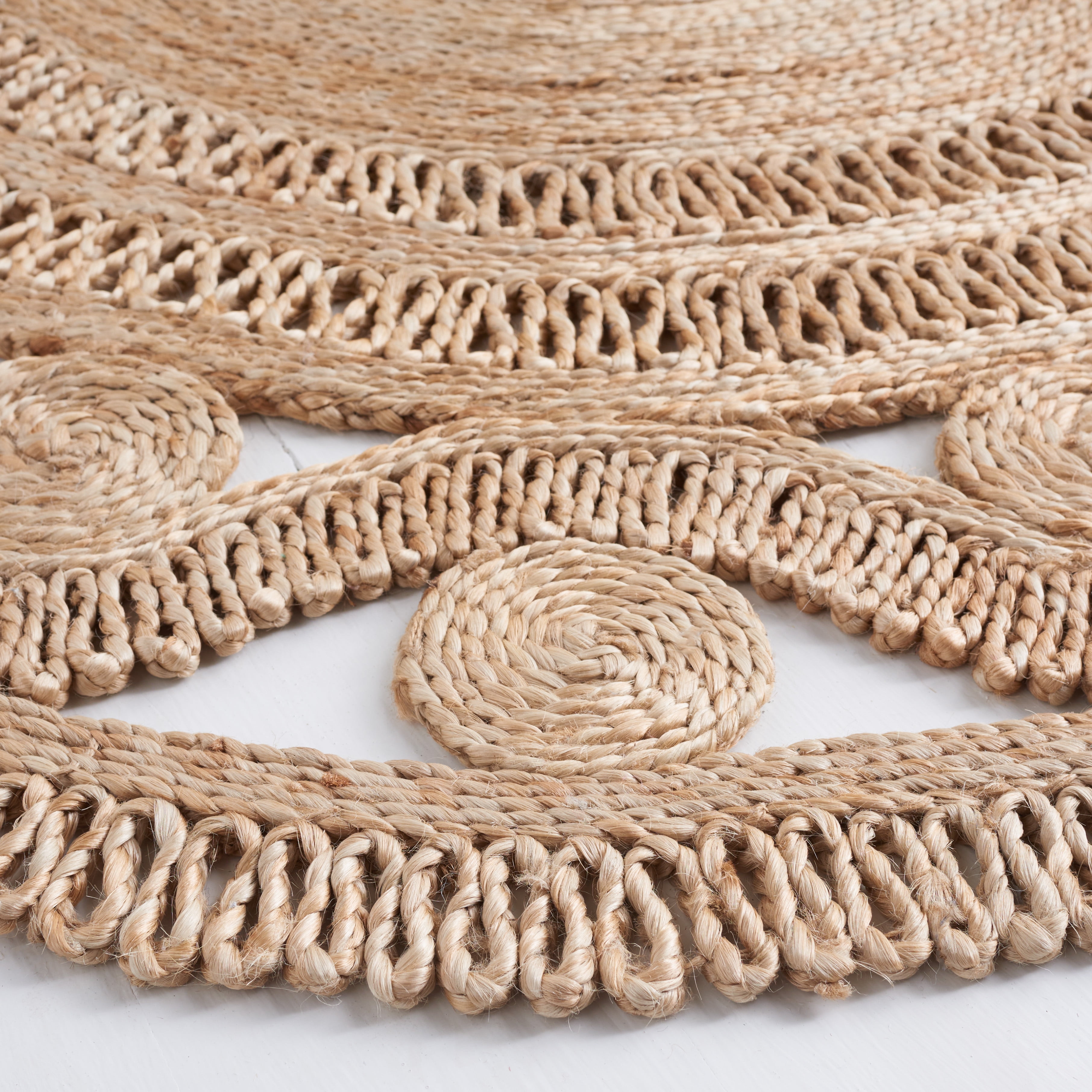 SAFAVIEH Natural Fiber Korrine Geometric Area Rug, Natural, 3' x 3' Round
