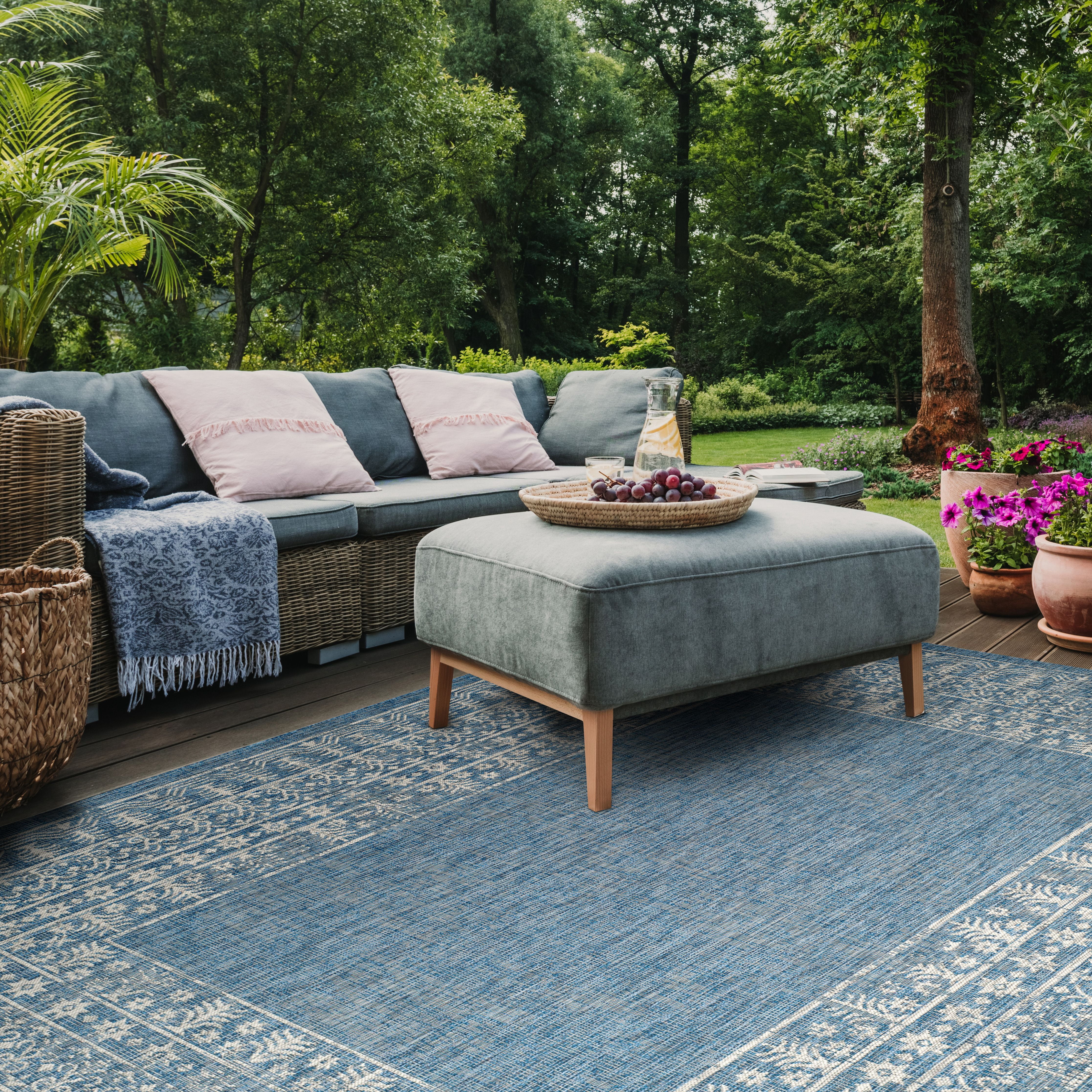 Safavieh Courtyard Jolyon Bordered Indoor/Outdoor Area Rug, Navy/Gray, 11' x 13'