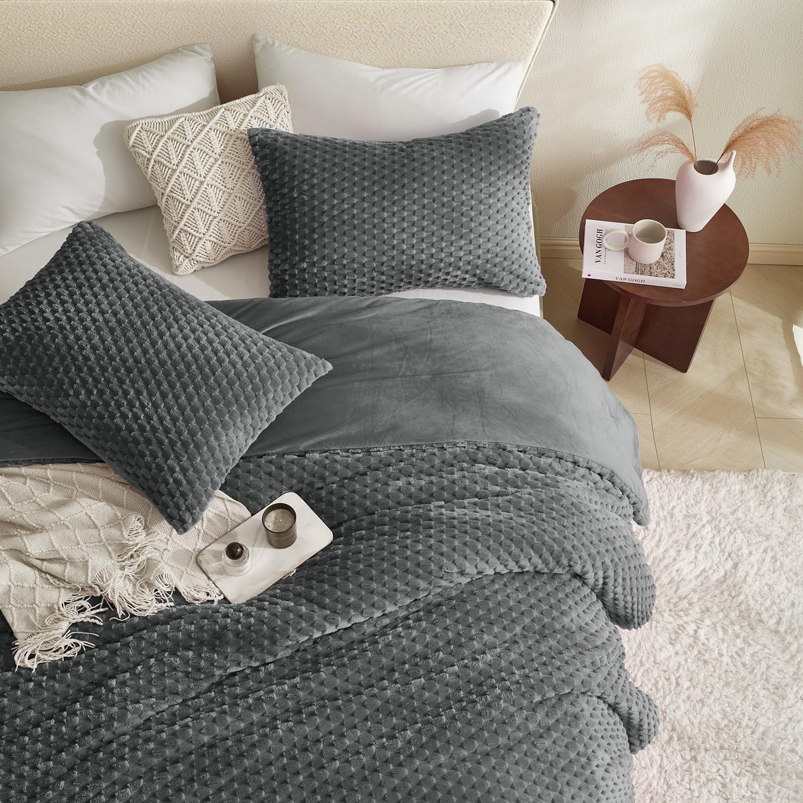Petrichor Cozy Flannel Comforter Set, Warm and Soft Twin Size Quilt for Winter, 3 Piece Bedding Set with 2 Pillowcases, Gray