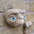 thumbnail image 3 of Resina Alien Tree Hugger Garden Peeker Yard Art Funny Wall Whimsical Tree kusrkot Abrazador de árboles, 3 of 8