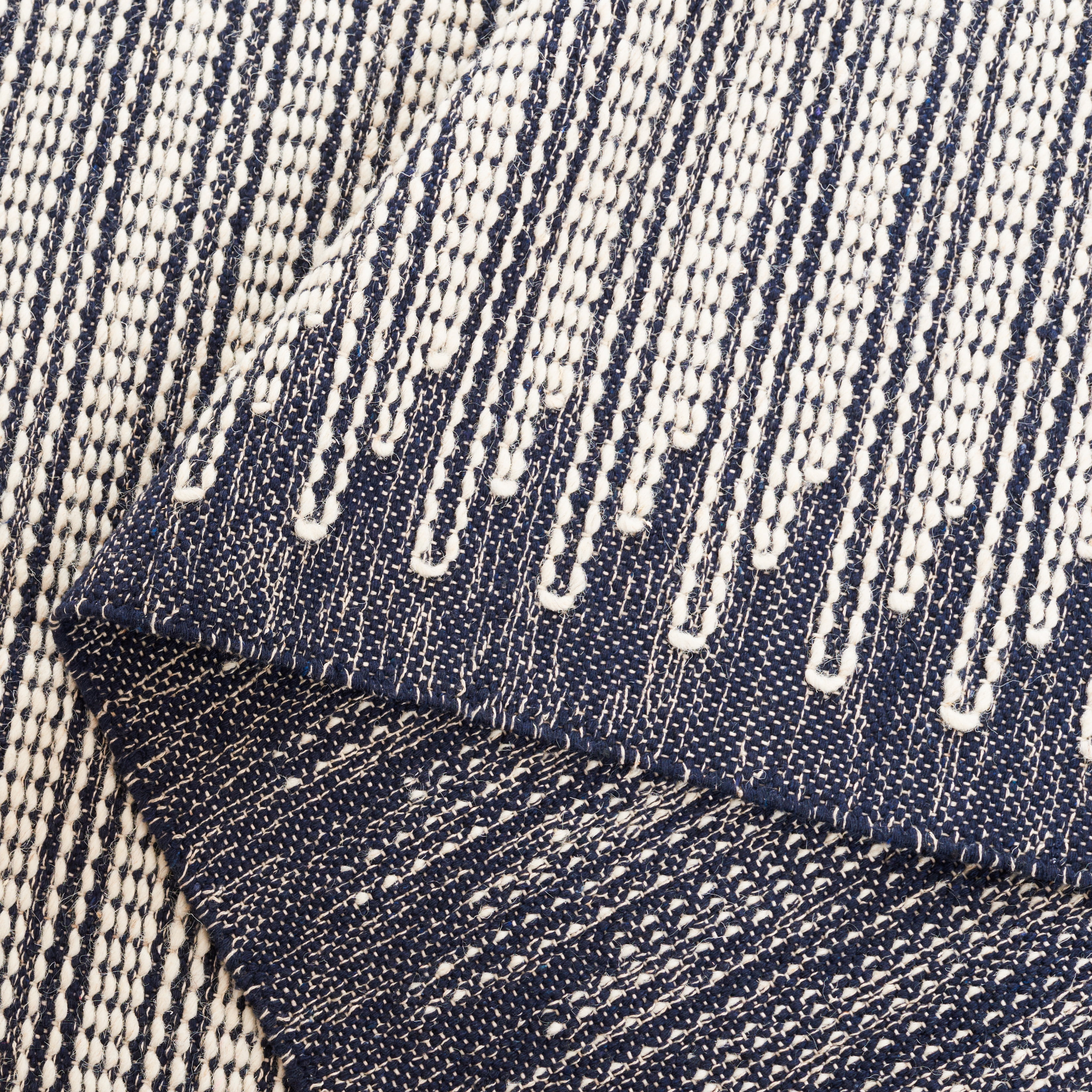 SAFAVIEH Ebony Ainsley Modern Area Rug, Ivory/Navy, 3' x 5'