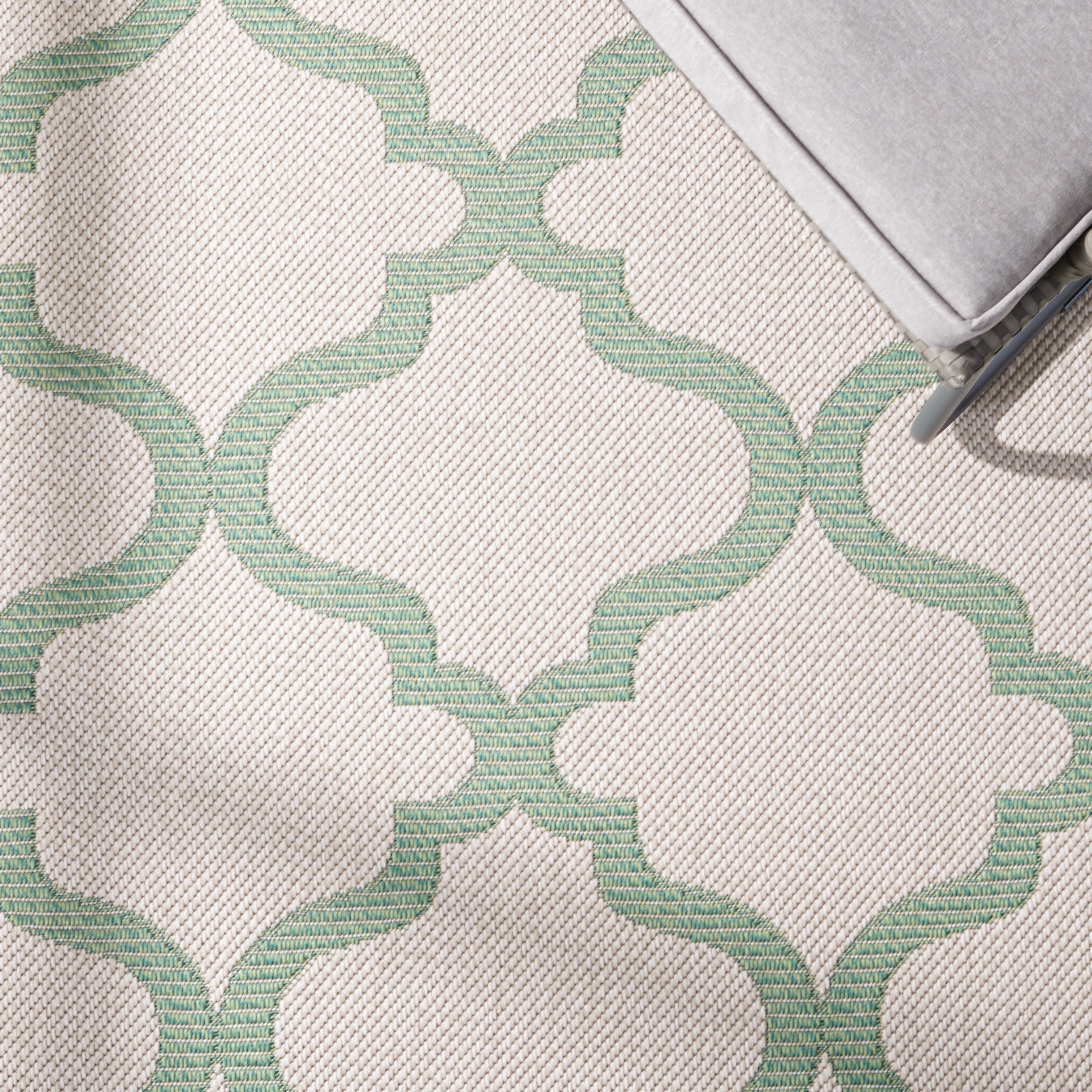 SAFAVIEH Machine Washable Rug Indoor/Outdoor Bermuda Collection - Outdoor BMU810E Bermuda Collection Beige / Green Rug