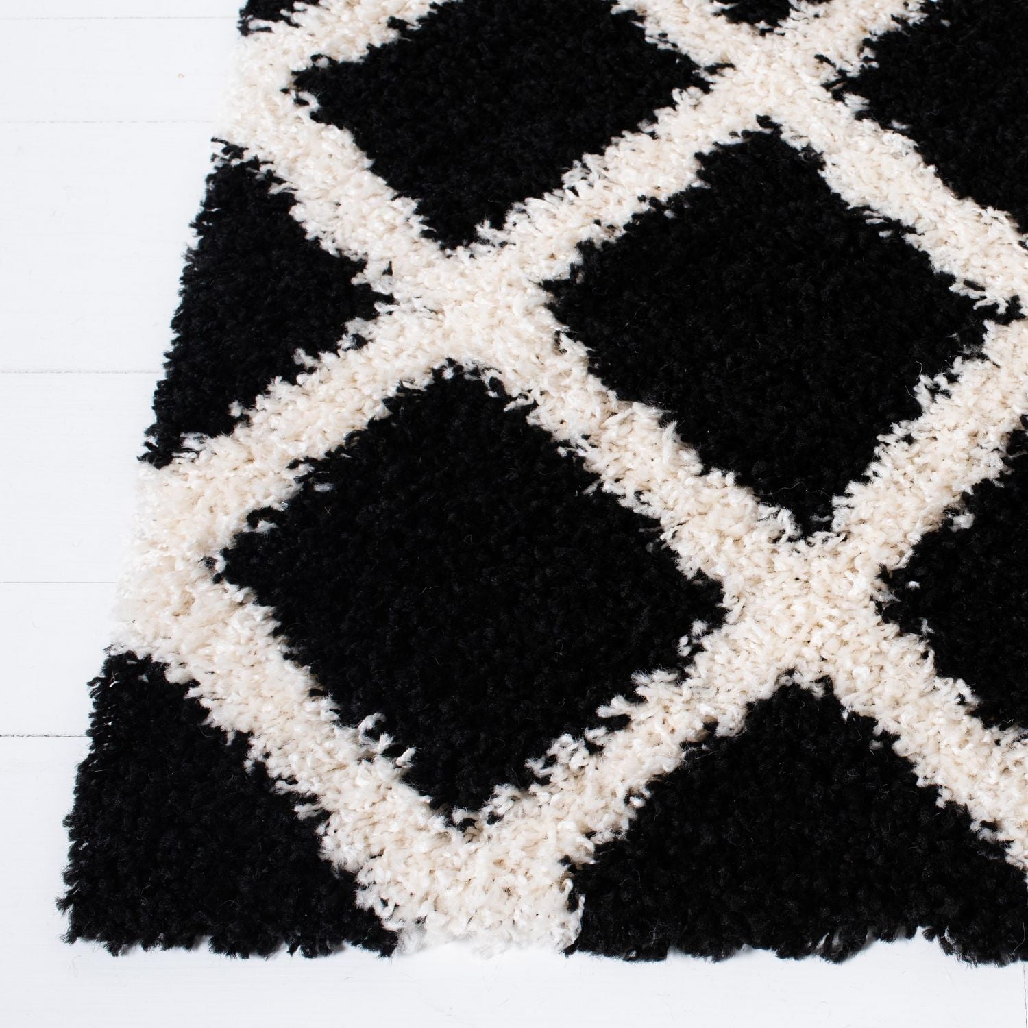 Safavieh Dallas Jerrie Geometric Shag Area Rug