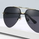 thumbnail image 4 of Gafas de sol estilo aviador polarizadas vintage con protección UV400, con bisagras de resorte para conducir, andar en bicicleta, acampar y pescar., 4 of 5