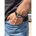 thumbnail image 2 of Pulsera de aficionado al fútbol de cuero sintético con bandera de EE. UU. en negro, 2 of 2