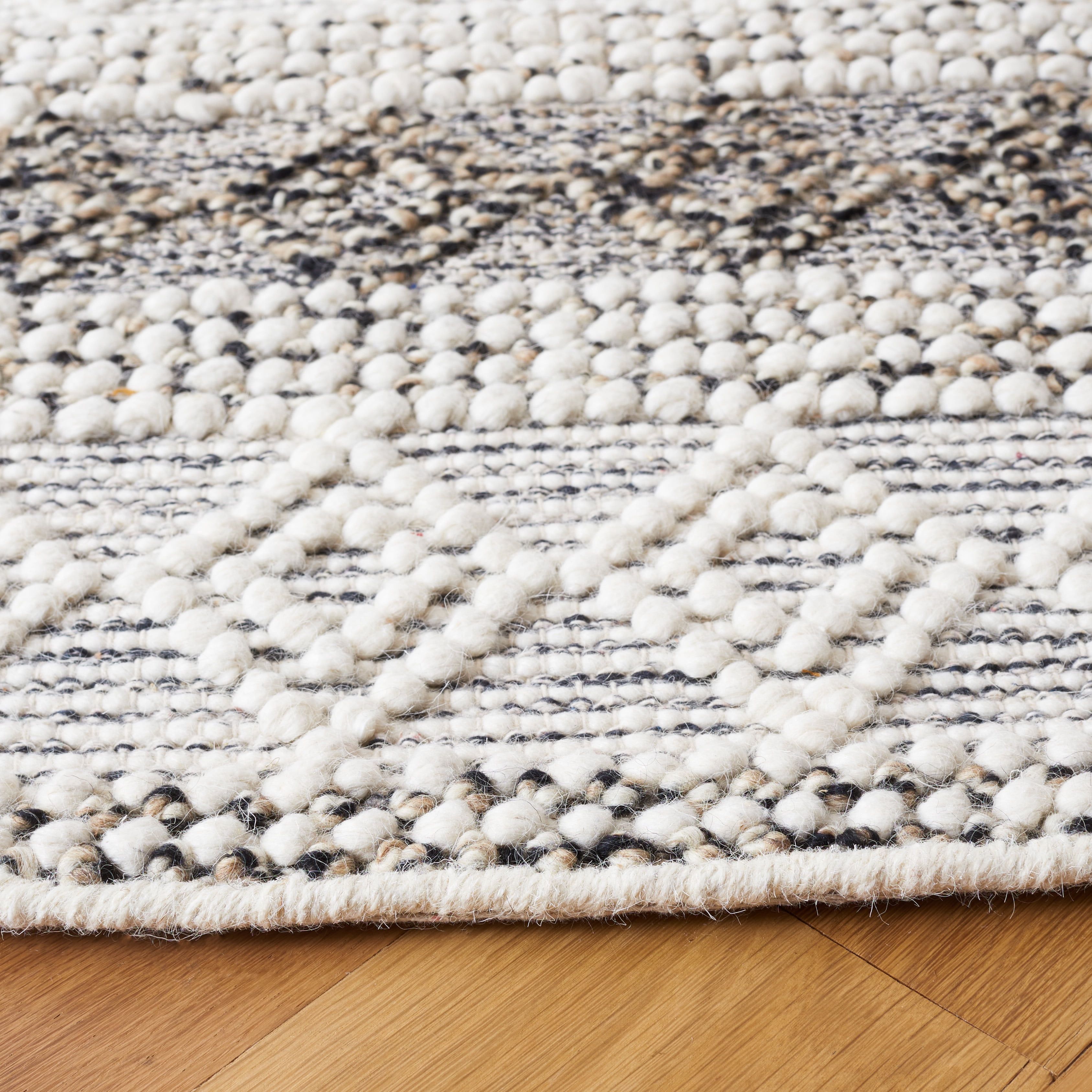SAFAVIEH Natura Elinor Geometric Striped Area Rug, Ivory/Black, 6' x 6' Round