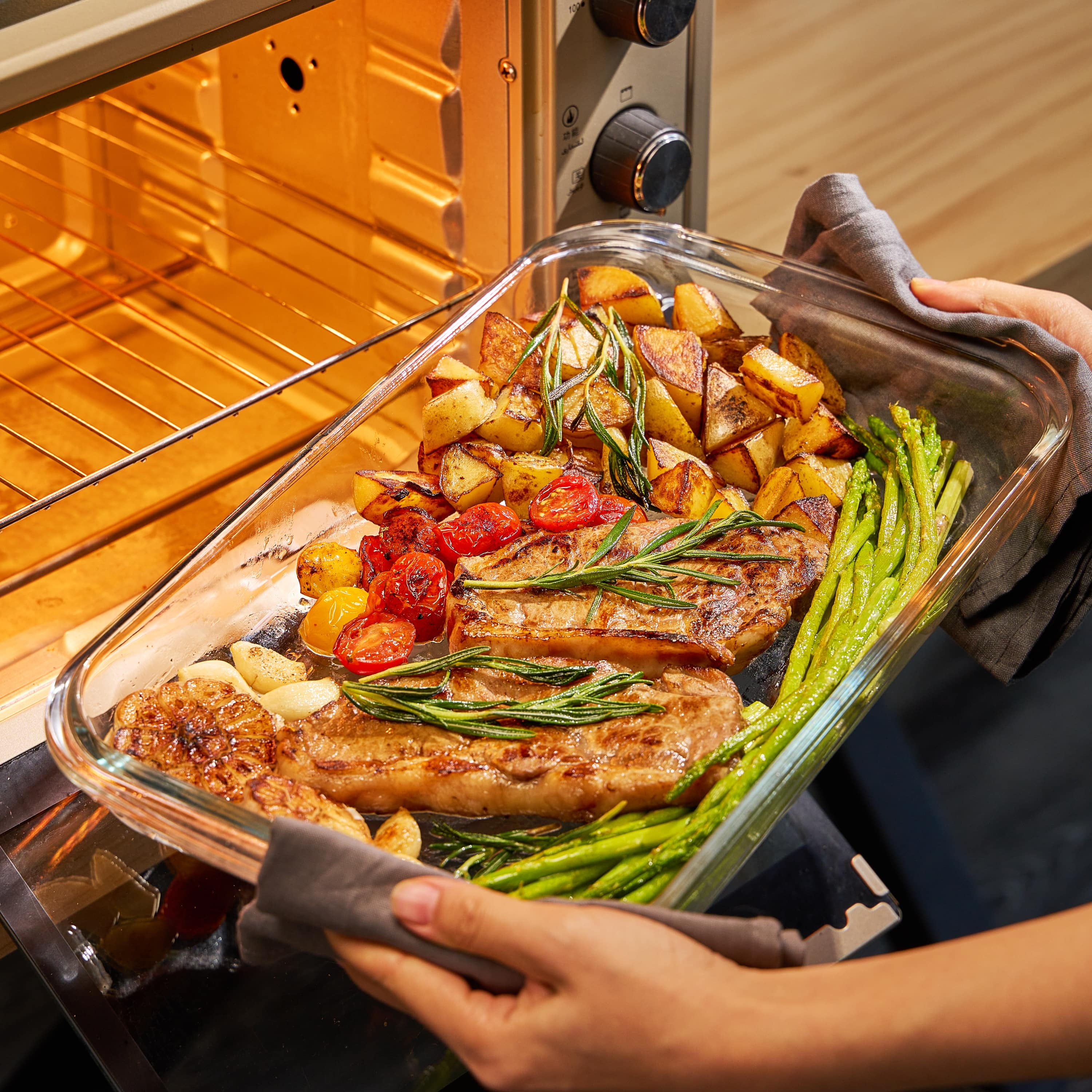 Sorbus Glass Meal Prep Containers with Airtight Lids, Oven, Freezer & Dishwasher Safe, 4-Piece Set