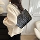 thumbnail image 5 of Bolso de cadena para hombro y axila | Bolso de cuero acolchado de lujo | Correa ajustable | Tote de gran capacidad | Compartimentos multifuncionales | Negro, blanco, caqui | 36x20x4cm, 5 of 6
